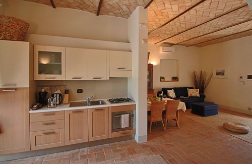 Foligno House | Holiday Home Foligno with Pool and Garden