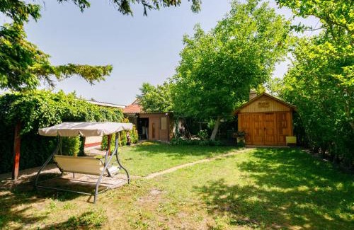 Balatonfenyves House | Holiday Home Julia by Interhome