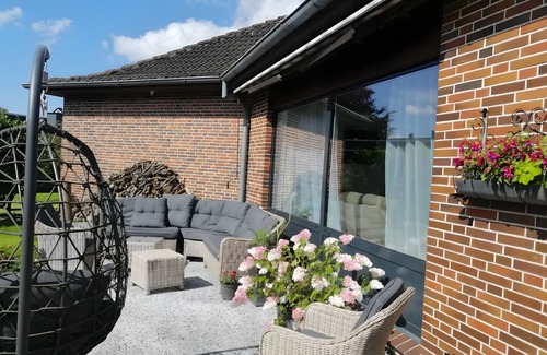 Fedderwardergroden House | Holiday Home 'Küstenglück' with Private Terrace, Shared Garden and Wi-Fi