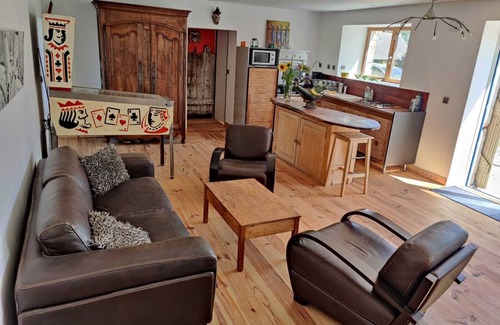 Kervignac House | Holiday Home 'Ker Glaz - Longère De Charme' with Private Terrace, Private Garden and Wi-Fi