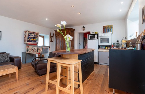 Kervignac House | Holiday Home 'Ker Glaz - Longère De Charme' with Private Terrace, Private Garden and Wi-Fi
