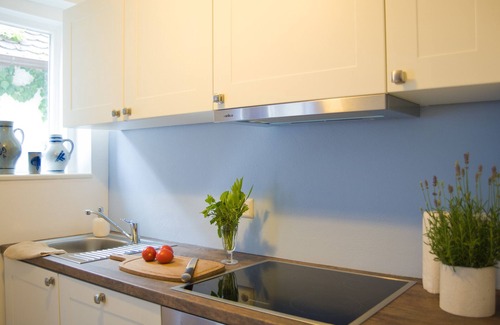 Ueberlingen House | Holiday Home 'Kleines Landhaus Bodensee' with Lake View, Balcony and Wi-Fi