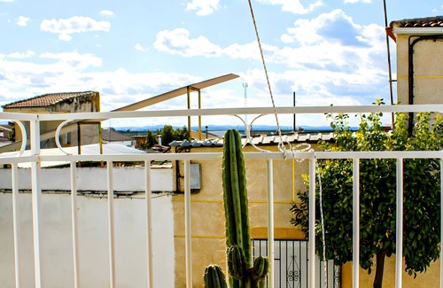 Torreblascopedro House | Holiday Home 'La Casita Del Abuelo Valentín' with Mountain View, Wi-Fi and Air Conditioning