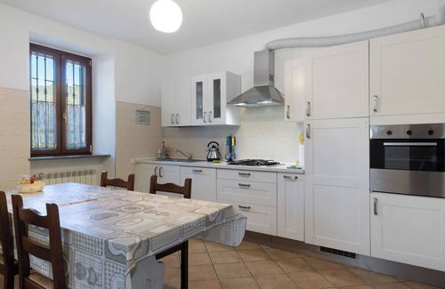 Osiglia House | Holiday Home 'La Casa Sul Lago' with Sea View, Private Garden and Wi-Fi