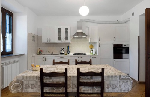 Osiglia House | Holiday Home 'La Casa Sul Lago' with Sea View, Private Garden and Wi-Fi
