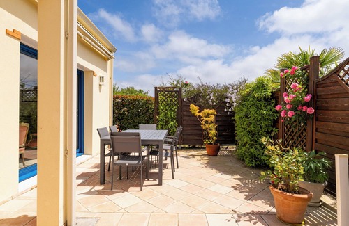 Pornic House | Holiday Home 'La Fontaine Aux Bretons' with Private Terrace, Private Garden and Wi-Fi