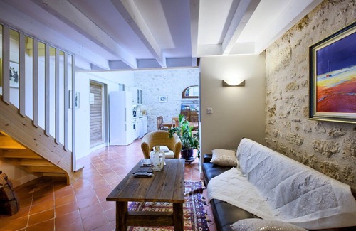 Verac House | Holiday Home 'La Grange D'Oustaud' with Private Pool, Private Terrace and Wi-Fi