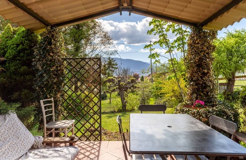 Pieve Fosciana House | Holiday Home 'La Capannina' with Mountain View, Private Terrace and Private Garden