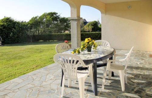 Baubigny House | Holiday Home La Jolie Vague by Interhome