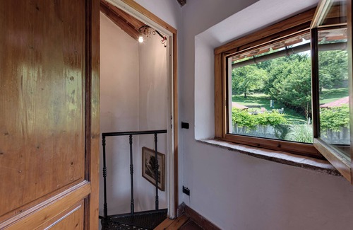 Gattaia House | Holiday Home 'La Torre Della Cupolina' with Terrace, Shared Garden & Wi-Fi