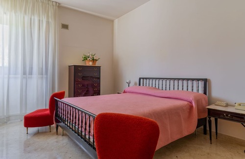 Sava Villa | Holiday Home 'La tua Oasi' with Private Terrace & Garden