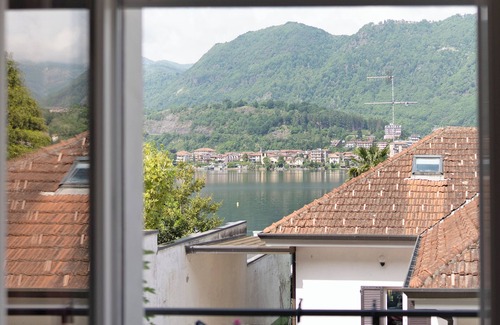 Omegna House | Holiday Home 'Lago Vicky' with Lake View, Private Terrace and Wi-Fi