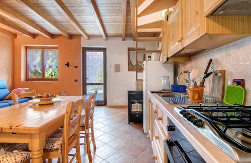 Cosio Valtellino House | Holiday Home 'Lake and Mountain Holiday' with Mountain View, Private Garden and Wi-Fi