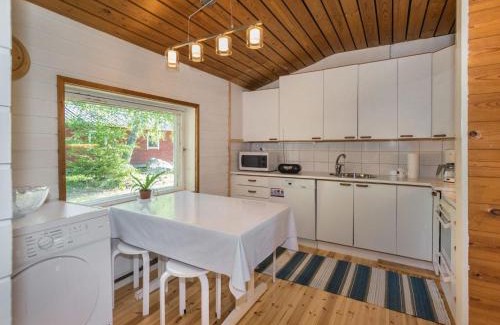 Pori House | Holiday Home Lampaluodon punainen tupa by Interhome