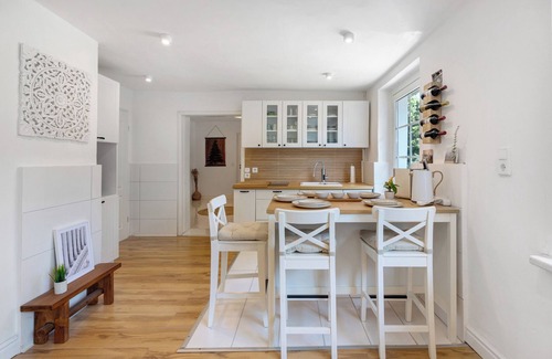 Kirch Jesar House | Holiday Home 'Landhaus Schwerin' with Wi-Fi
