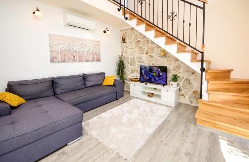 Celina House | Holiday Home Lara by Interhome