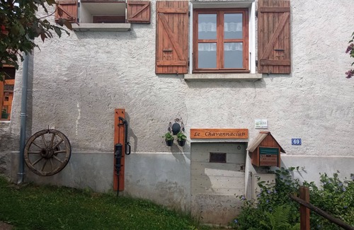 Allevard House | Holiday Home 'Le Chavannaclub' with Mountain View, Private Terrace and Wi-Fi