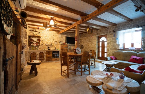 Drnis House | Holiday Home Leptir