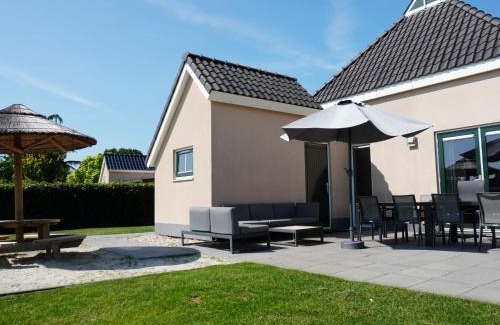 Vlagtwedde House | Holiday Home Lieskehuis Wellness de Luxe 10-2 by Interhome
