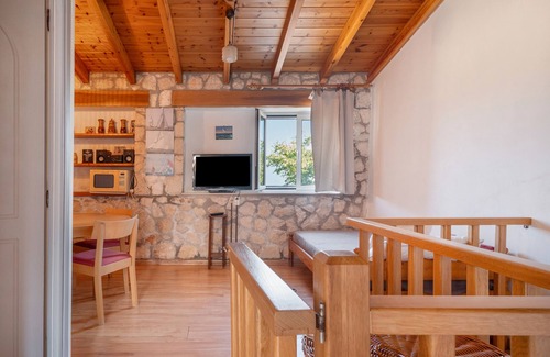 Fternon House | Holiday Home 'Linaki' with Sea View, Wi-Fi and Air Conditioning