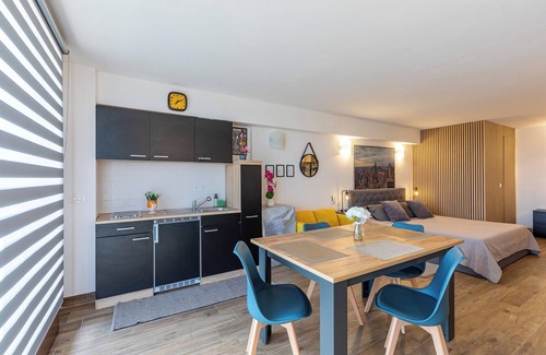 Santarello House | Holiday Home 'Loft La Fonte Al Giunco' with Wi-Fi and Air Conditioning