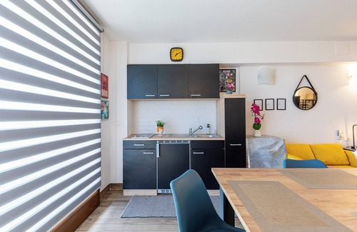 Santarello House | Holiday Home 'Loft La Fonte Al Giunco' with Wi-Fi and Air Conditioning