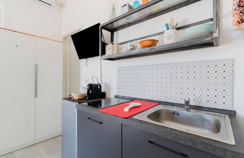 Sant'Isidoro House | Holiday Home 'Lu Mare' with Sea View, Shared Garden and Air Conditioning