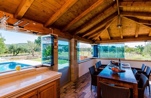 Vitaljina House | Holiday Home Luce- Six Bedroom Holiday Home with Terrace and Swimming Pool