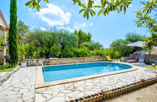 Fayence Villa | Holiday Home 'Ma Vie Là' with Mountain View, Wi-Fi and Air Conditioning