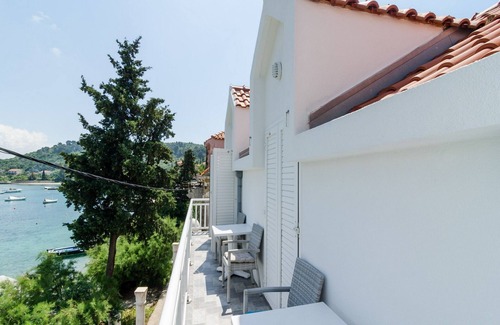 Kolocep Island House | Holiday Home Maćus-One Bedroom Apartment with Balcony