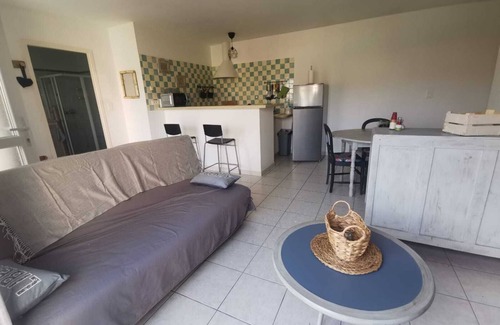Saint-Ambroix House | Holiday Home 'Maison Ensoleillée Au Calme' with Shared Pool, Private Garden and Balcony