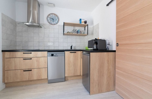 Valras-Plage House | Holiday Home 'Maison De Pecheur, la Rose Des Vents' with Terrace & Wi-Fi