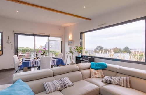 Plouarzel House | Holiday Home Maison de Plain Pied - Vue Mer by Interhome