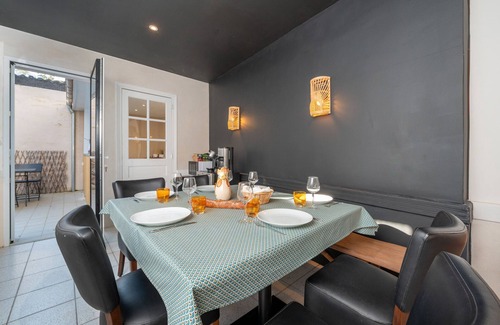 Groix House | Holiday Home 'Maison De Vacances' with Private Terrace, Private Garden and Wi-Fi