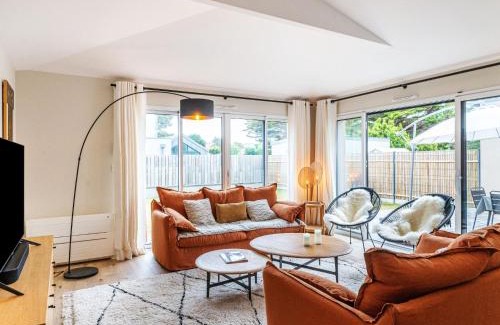 Saint-Lunaire House | Holiday Home Maison les Dunes by Interhome