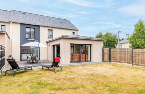 Saint-Lunaire House | Holiday Home Maison les Dunes by Interhome