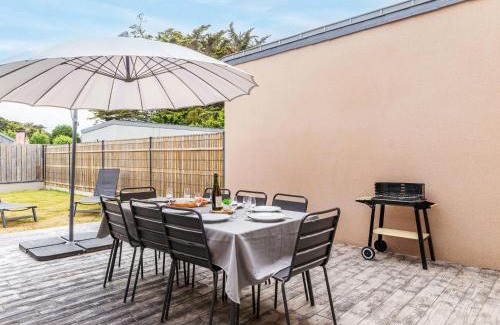 Saint-Lunaire House | Holiday Home Maison les Dunes by Interhome