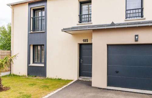 Saint-Lunaire House | Holiday Home Maison les Dunes by Interhome