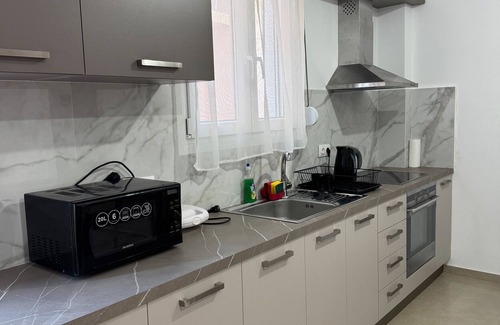 Episkopi House | Holiday Home 'Maravel House' with Sea View, Wi-Fi and Air Conditioning