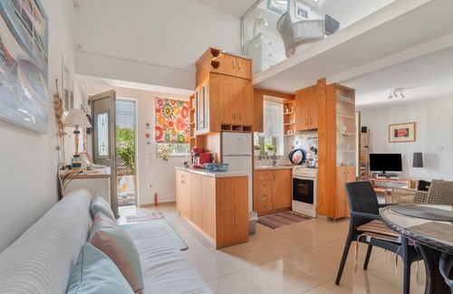 Mazarakata House | Holiday Home 'Marias Charming Mezonet' with Mountain View