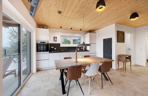 Gernrode House | Holiday Home 'Mit Panoramablick' with Mountain View, Shared Terrace and Wi-Fi