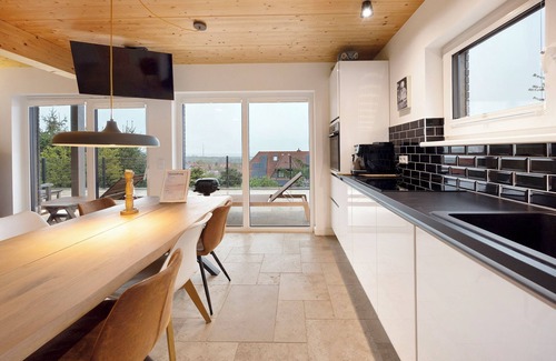Gernrode House | Holiday Home 'Mit Panoramablick' with Mountain View, Shared Terrace and Wi-Fi