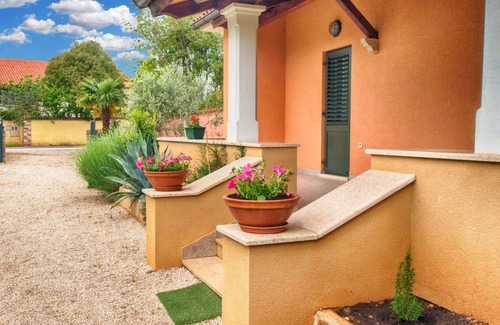Gulici House | Holiday home mit Terrasse und Klimaanlage