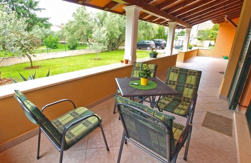 Gulici House | Holiday home mit Terrasse und Klimaanlage