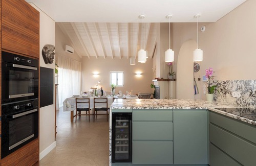 Malhao House | Holiday Home 'Modern Farmhouse with Pool' with Mountain View, Wi-Fi and Air Conditioning