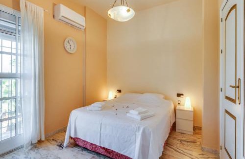 Valencina de la Concepcion House | Holiday Home near Sevilla with Pool