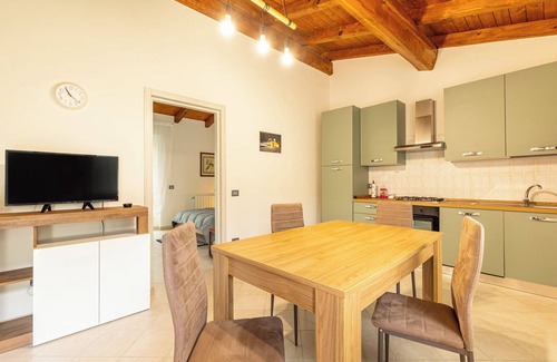 Firenzuola House | Holiday Home 'Numero 2' with Shared Garden