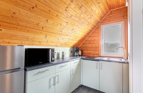 Niederfinow House | Holiday Home 'Obergeschoss' with Balcony and Wi-Fi