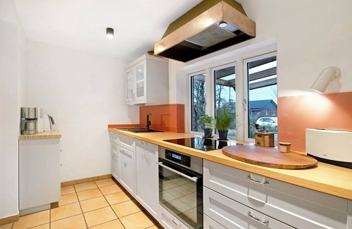 Hellert House | Holiday Home 'Olendeel' with Private Terrace, Private Garden and Wi-Fi