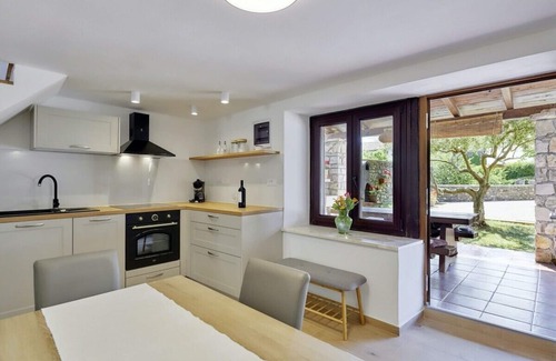 Orihi House | Holiday home Orihi * 2000 m2 fenced garden, covered terrace, BBQ